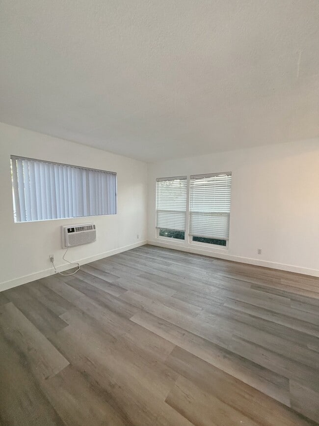 Photo - 6512 Pickering Ave Unit A