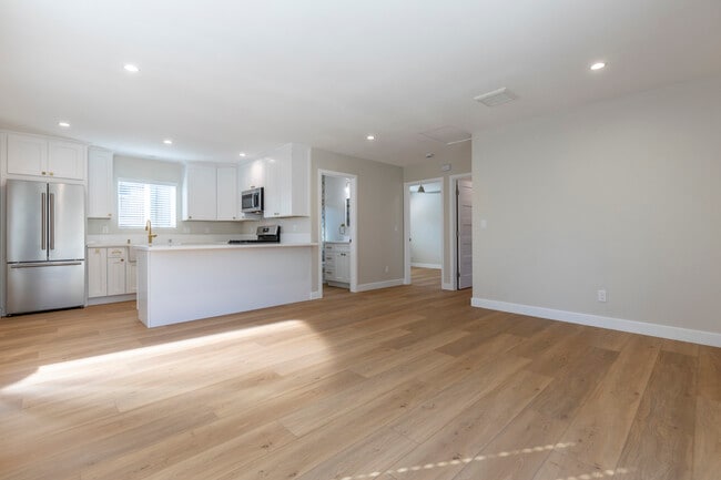 Building Photo - 5268 N Thorn St