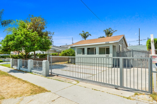 Building Photo - 13439 Roselle Ave