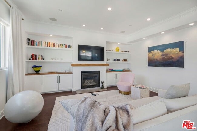 Photo - 1316 Amherst Ave Unit 402