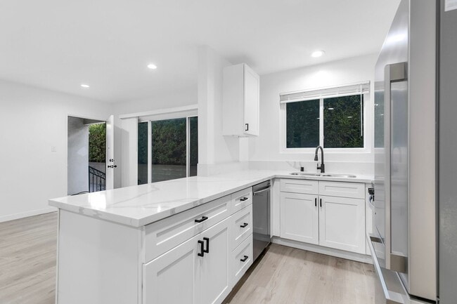 Building Photo - 1138 Cardiff Ave Unit 3