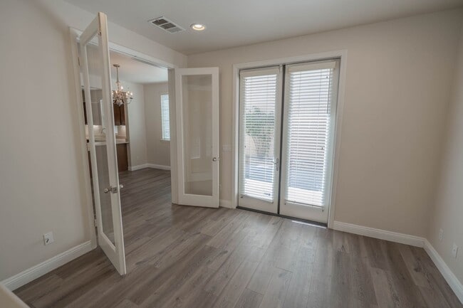 Photo - Charming 3-Bedroom Home in Valencia's Cree...