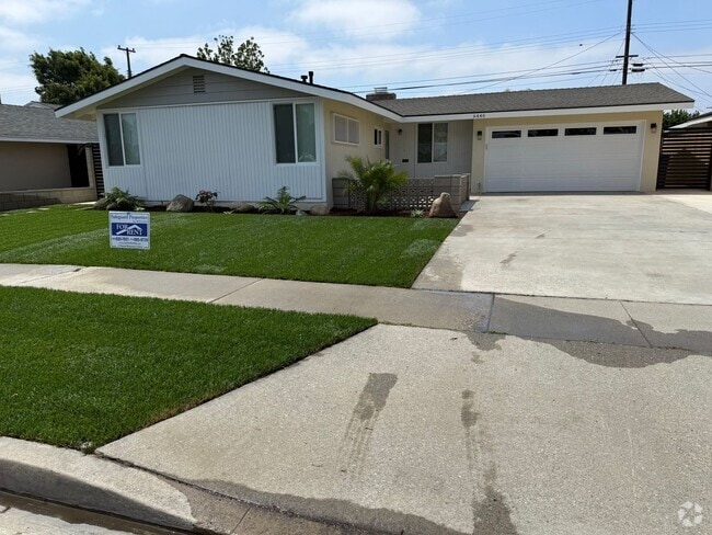 Building Photo - Updated 3 bedroom - 2 bathrooms house read...