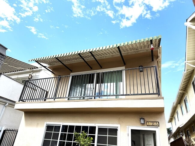 Building Photo - 125 6th St Unit 2