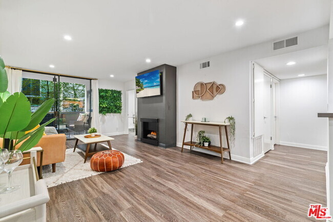 Building Photo - 911 Kings Rd Unit 118 Rental