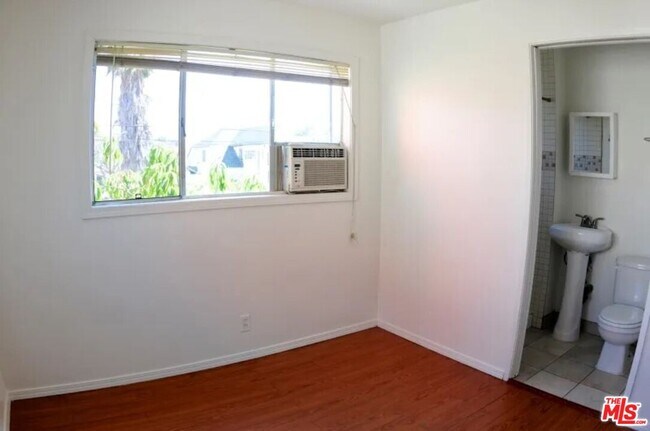 Photo - 1204 W 24th St Condo