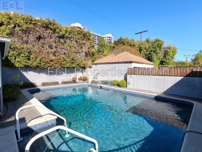 Photo - 10749 Wellworth Ave