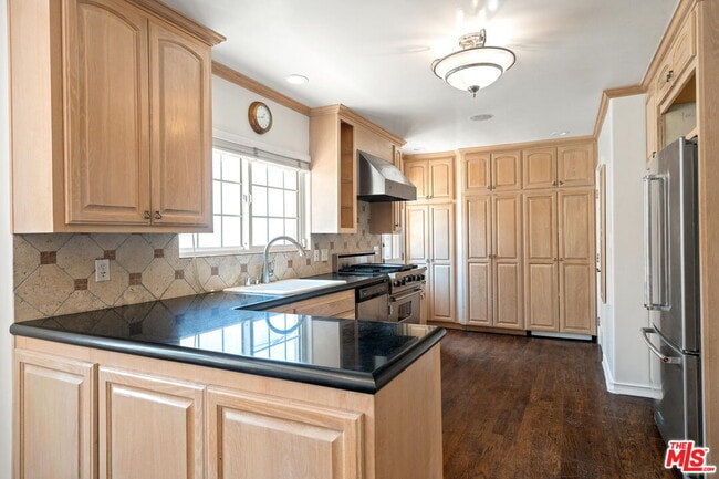 Photo - 2347 Glendon Ave