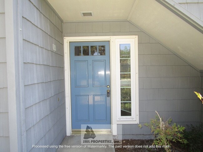 Building Photo - Move-In Ready 2-Bedroom Condo in Huntington Beach