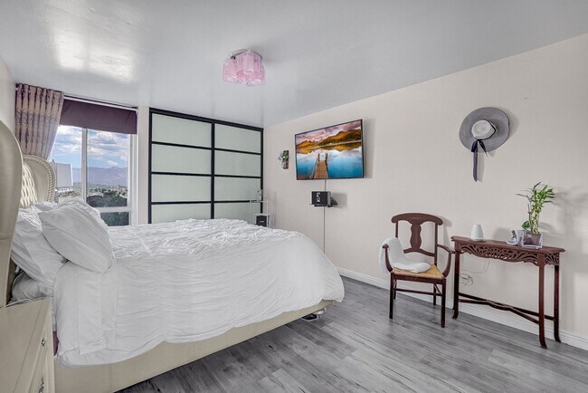 Photo - 4295 Vía Arbolada Unit #311