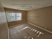 Photo - 2000 W Palmyra Ave