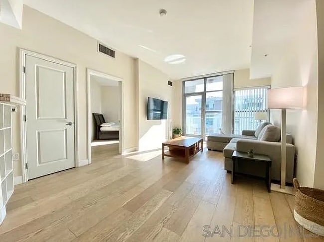 Photo - 253 Tenth Ave