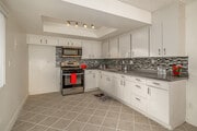 2BR, 2BA - 1,200SF - Kitchen - Atrium Gardens