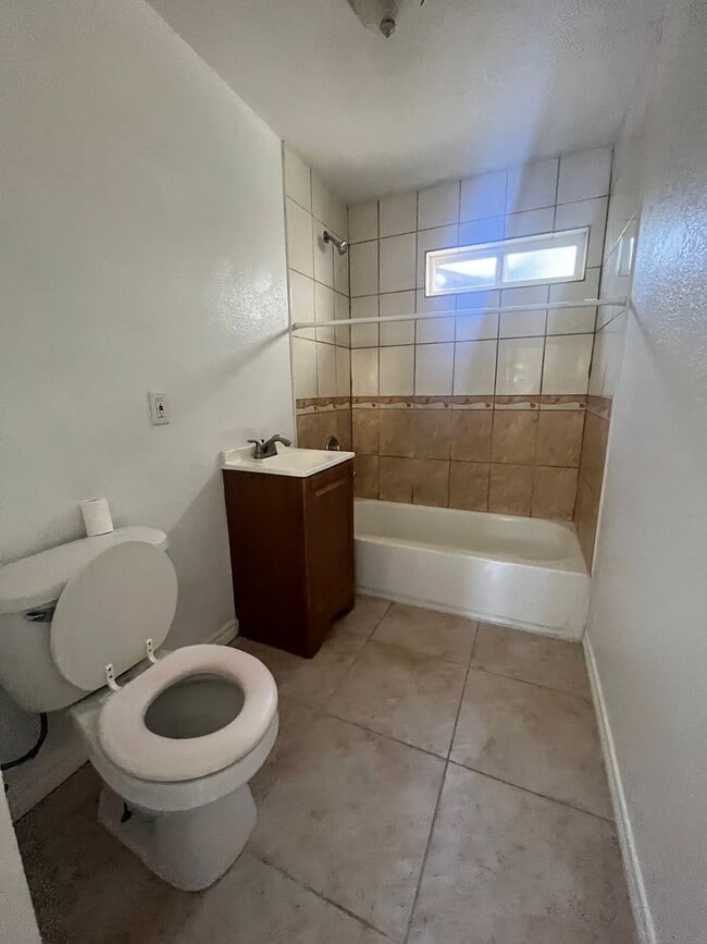 Photo - 1609-1611 Gundry Ave Unit 1611