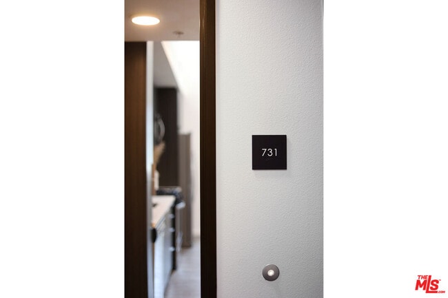 Photo - 5750 Hollywood Blvd Unit 731