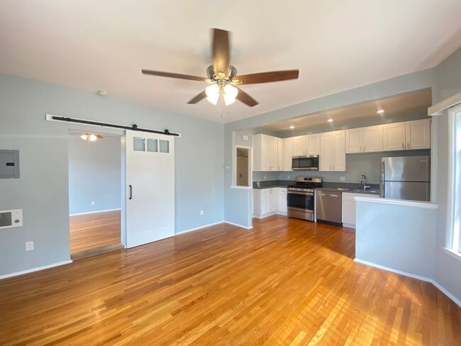 Photo - MUST SEE Bankers Hill Apartment! Spacious Bedroom and Closet! 1 Assigned Parking! 10 Minute Walk ... Unit 2018 B Front St