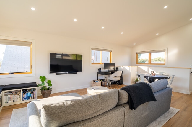 Photo - 3038 Beech St Unit 3038 Beech St