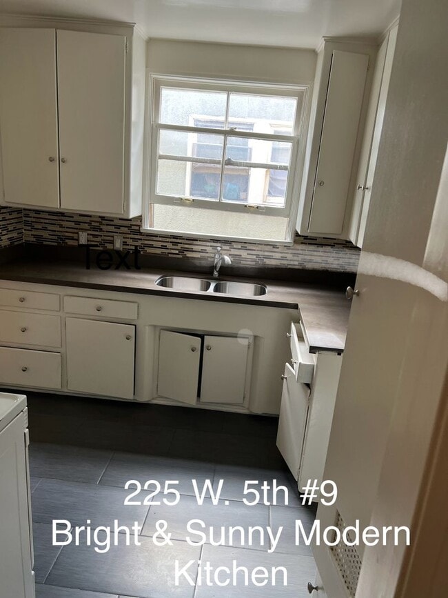 Photo - Bright, Light & Airy Huge Corner Home Unit 9