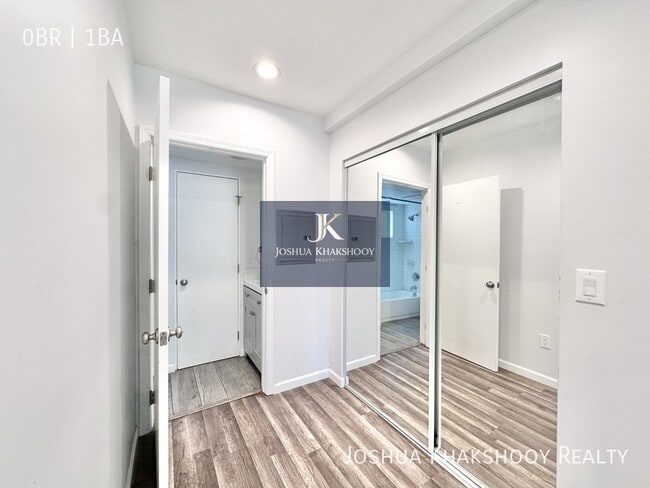 Photo - 14617 Gilmore St Unit 6