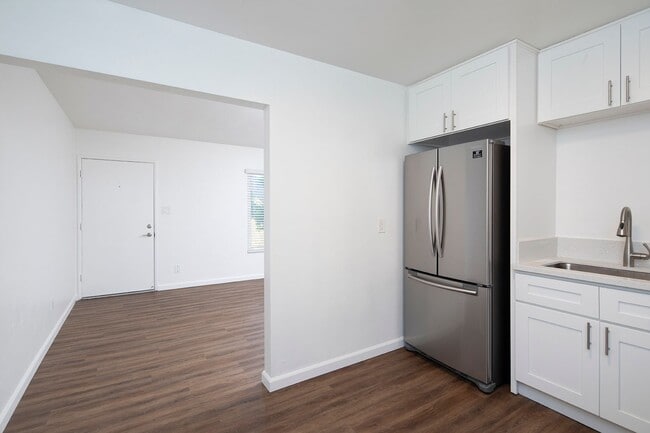 Photo - *MOVE-IN SPECIAL!* North Park 2 BR with Parking and WASHER/DRYER! Unit 4345