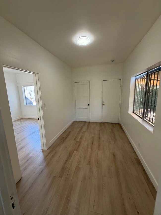 Photo - 2139 Venice Blvd Unit 2139 Venice Blvd