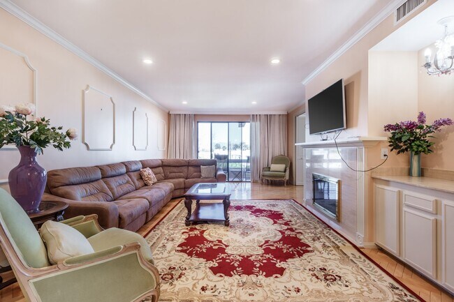 Photo - 14923 Moorpark St