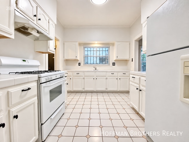 Photo - 506 N Genesee Ave