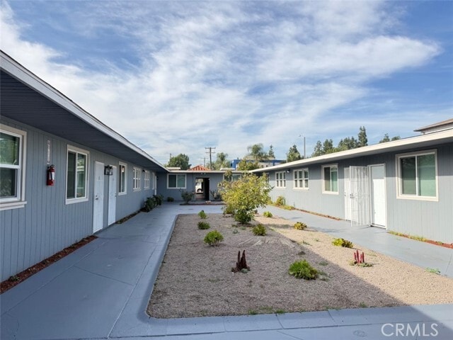 Building Photo - 10538 Paramount Blvd Unit 12