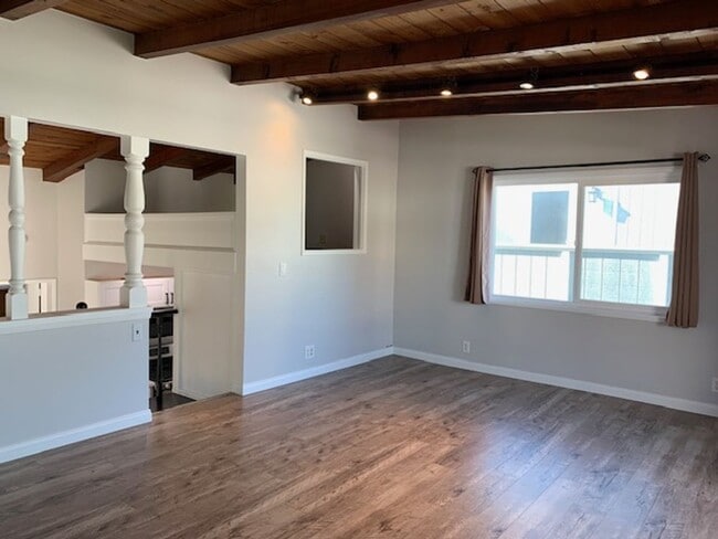 Photo - 288 Cahuenga Dr