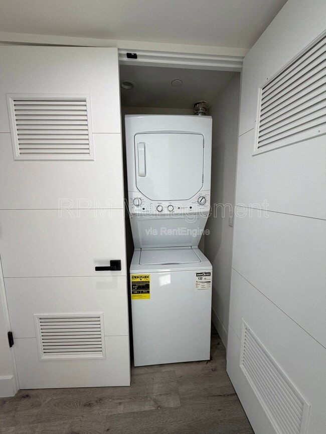 Photo - 5923 Laurel Canyon Blvd Unit 400