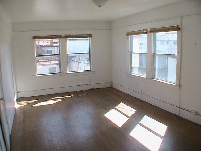 Building Photo - 48 1/2 Dudley Ave Unit #3