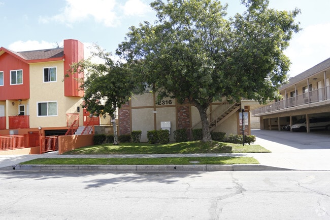 Photo - 2314-1316 N Catalina St