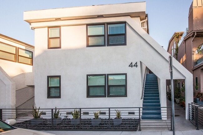 1b Apartment in Belmont Shore across from ... - 1b Apartment in Belmont Shore across from ... Unit 52-08