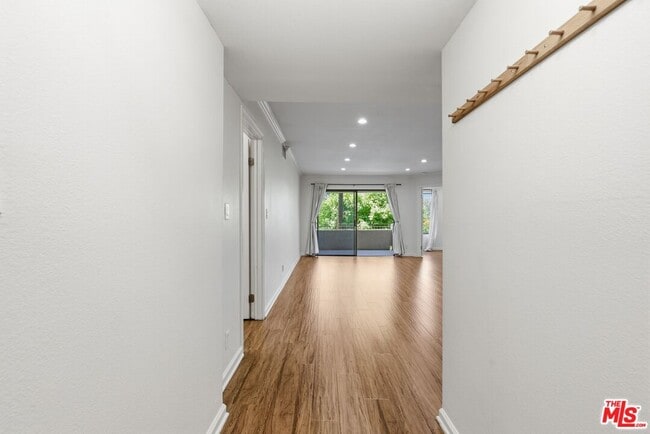 Photo - 5009 Woodman Ave Unit 308