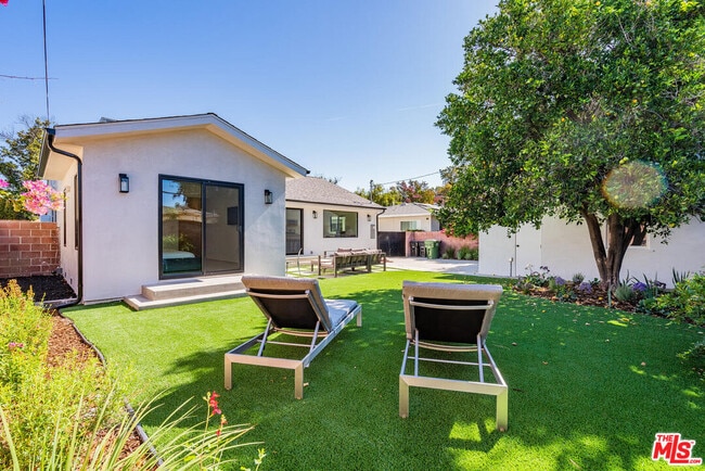 Photo - 19602 Hamlin St