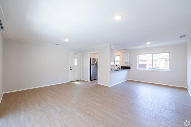 Photo - 5302 Colodny Ave