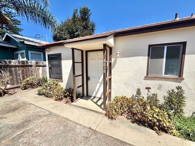Building Photo - 4826-4832 Del Mar Avenue Unit 4828