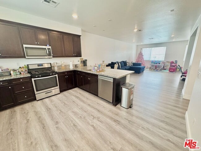 Building Photo - 14412 Kiwi Ln Unit 5