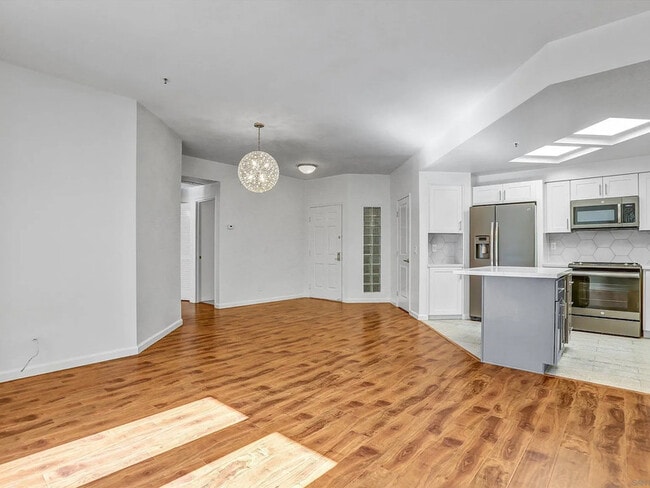 Building Photo - 655 Columbia St Unit 311