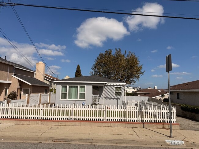 1919 Voorhees Ave - 1919 Voorhees Ave