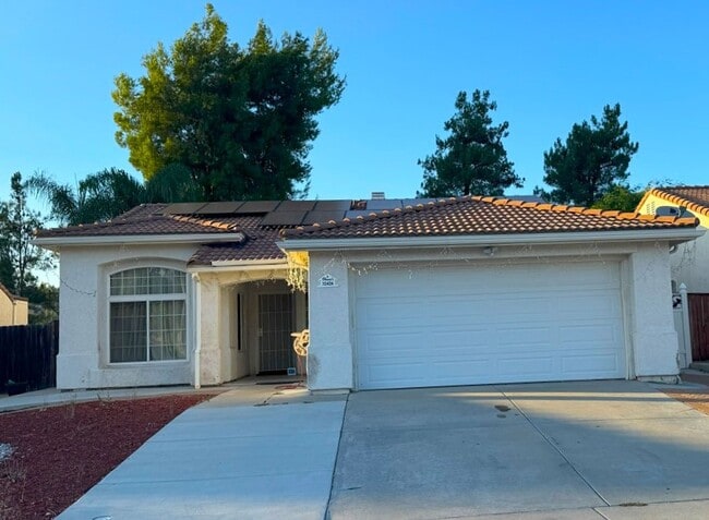 Building Photo - OPEN HOUSE 2pm SUNDAY Oct 19th Beautiful S...