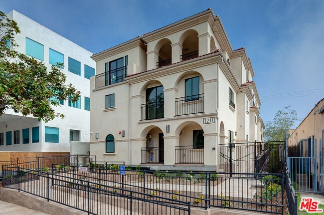 Building Photo - 1211 9th St Unit 200 Rental
