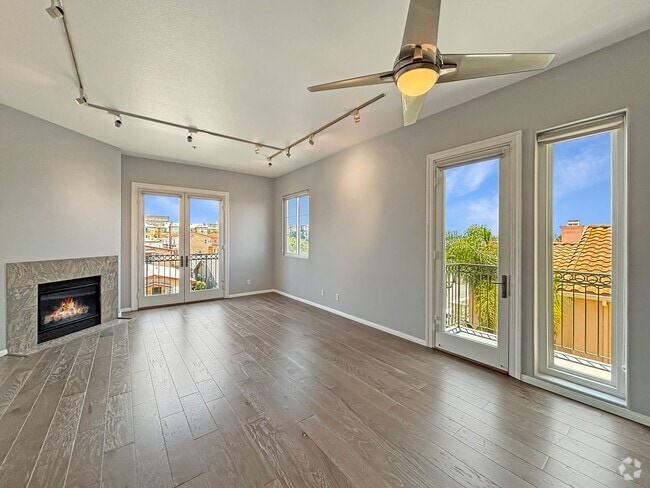 Building Photo - Updated 2B/2BA Condo in Hillcrest W/ Parki... Unit 302