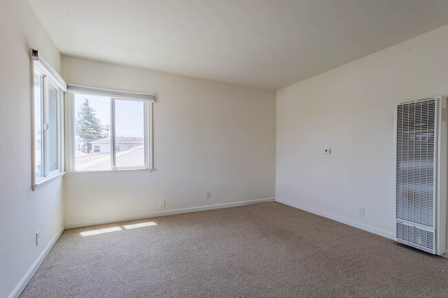 Large Living Room - 2248 20th St