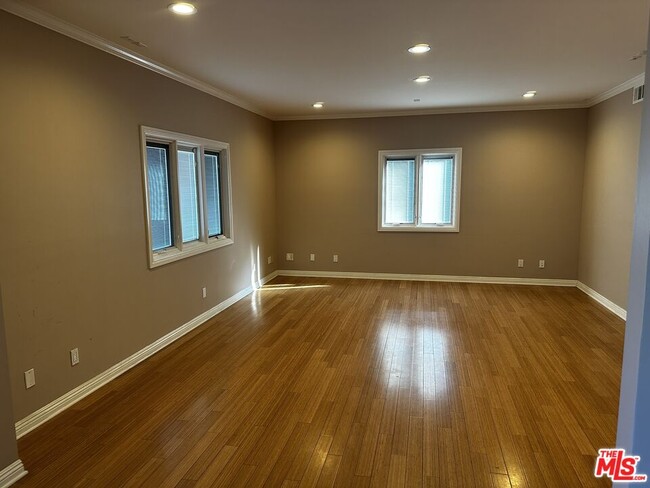 Photo - 5560 Buffalo Ave