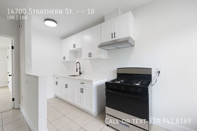Building Photo - 14700 Strathern St Unit 10