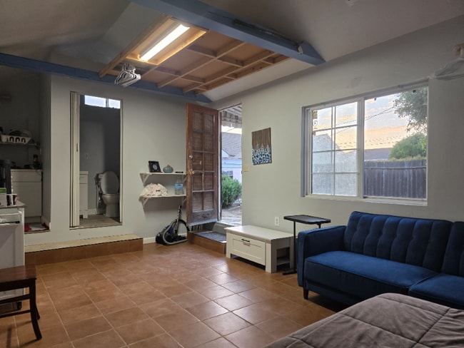 Building Photo - 1748 Wellesley Ave Rental