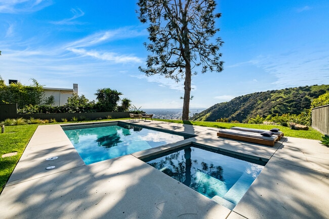 Photo - 2431 Carman Crest Dr