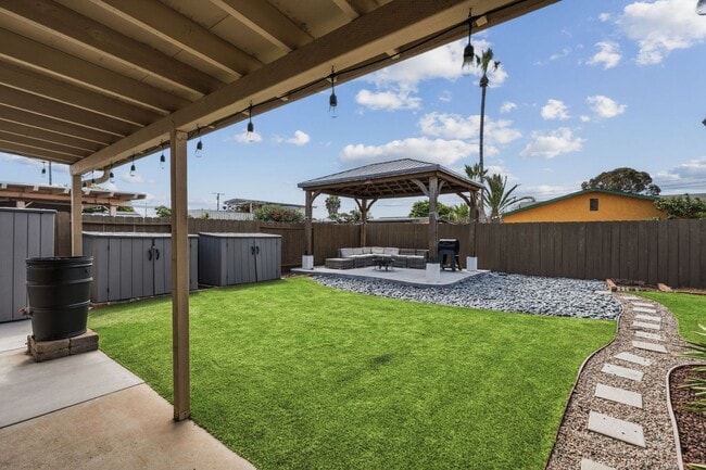 Photo - 1127 Hemlock Ave
