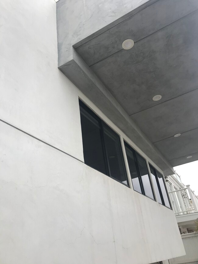 Photo - 3005 Crest Dr Unit B